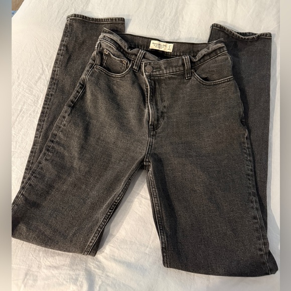 Abercrombie & Fitch Denim - Abercrombie & Fitch 90’s Slim Straight Ultra High Rise Charcoal Denim Pants